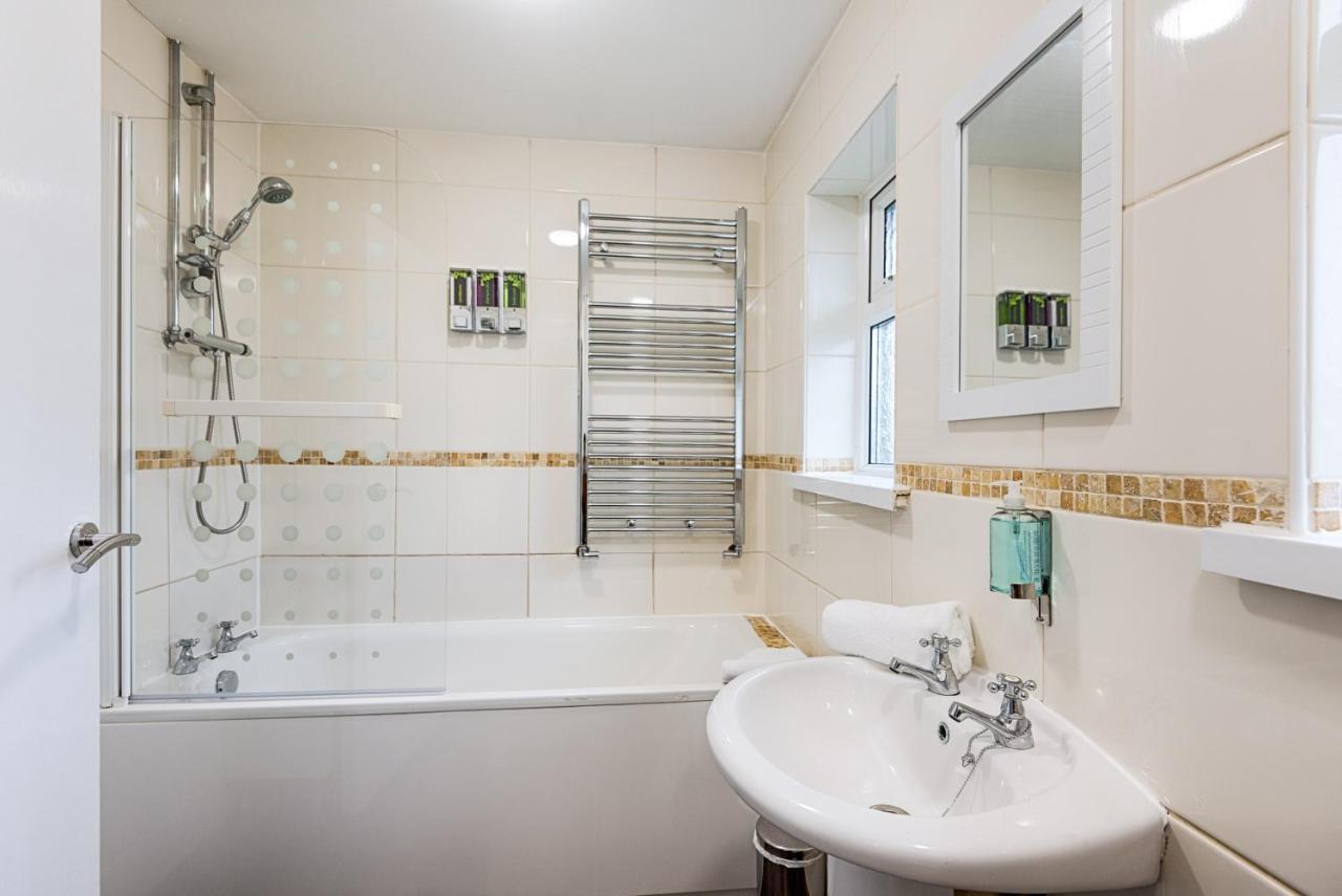 Private Parking, Garden, Close To Beach! 스완지 외부 사진