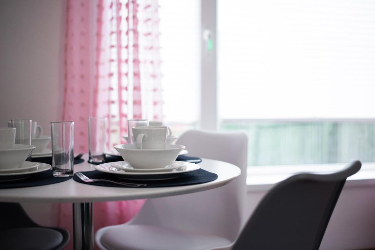 Private Parking, Garden, Close To Beach! 스완지 외부 사진